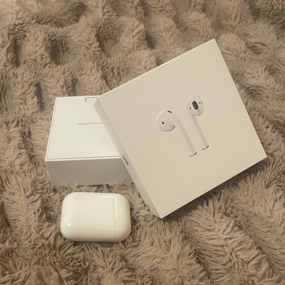 Apple Airpods (2nd Gen)